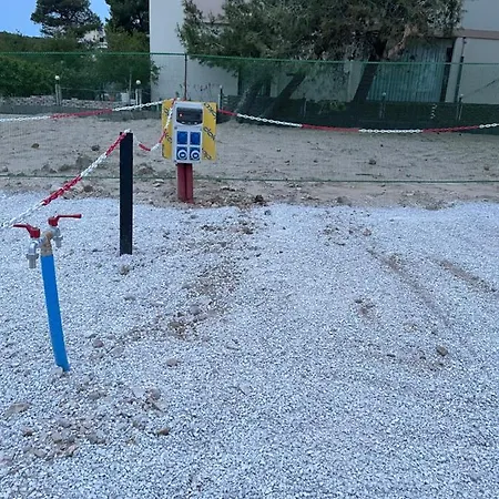 Adria مكان تخييم
